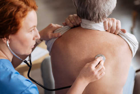 Si te acaban de diagnosticar EPOC (enfermedad pulmonar obstructiva crónica), una de las preguntas principales que rondará tu cabeza es, ¿qué tratamientos existen para esta enfermedad?