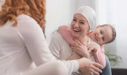 Tengo cáncer de mama metastásico: ¿Cómo debo actuar con mi familia y amigos?